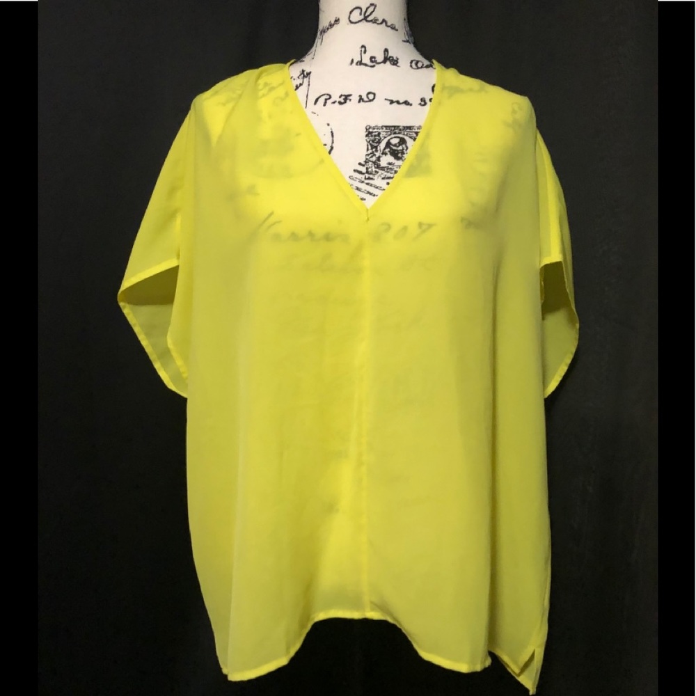- NWT Blaque Label flowy yellow, V neck blouse